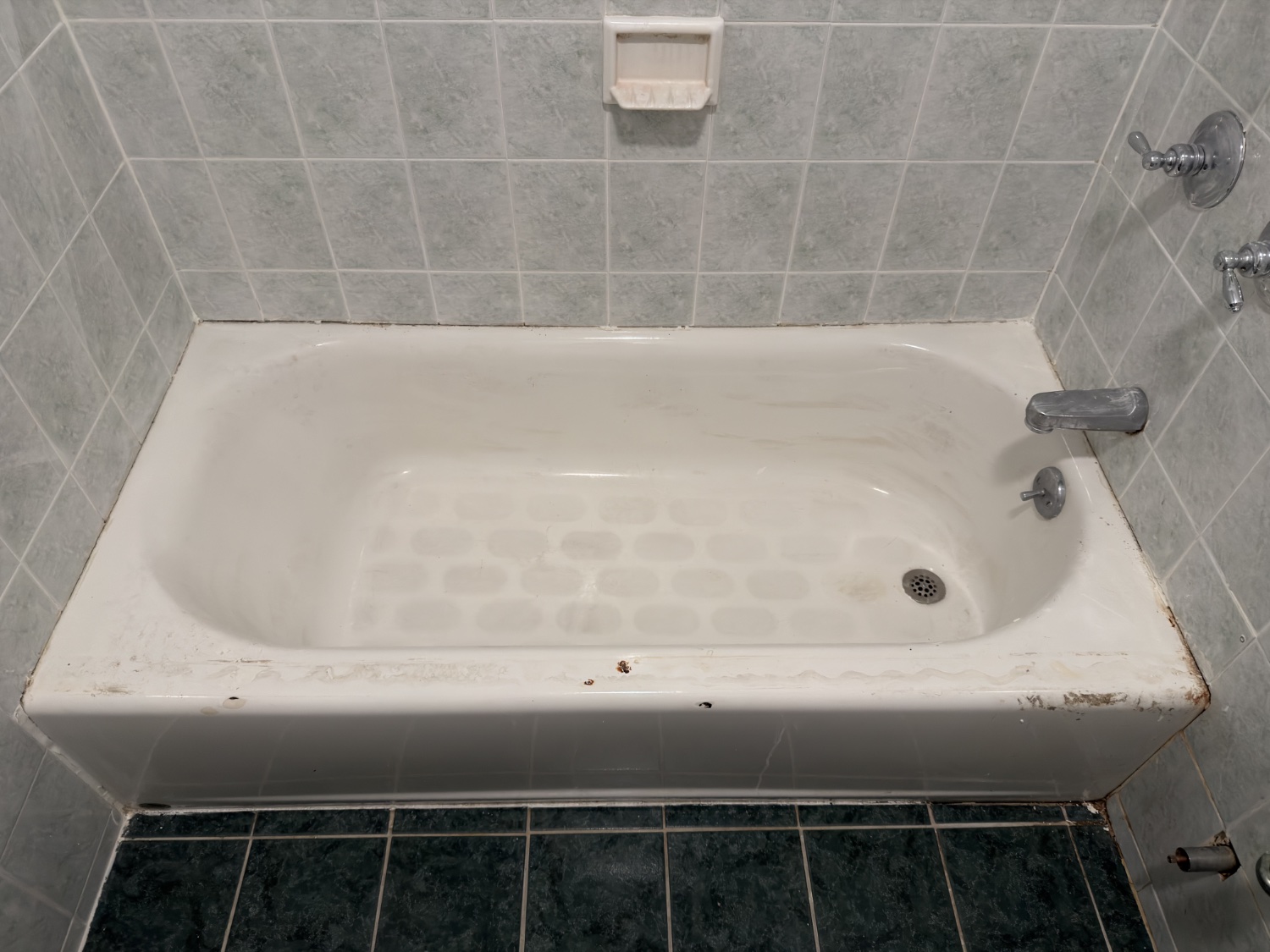 Bathtub before refinishing