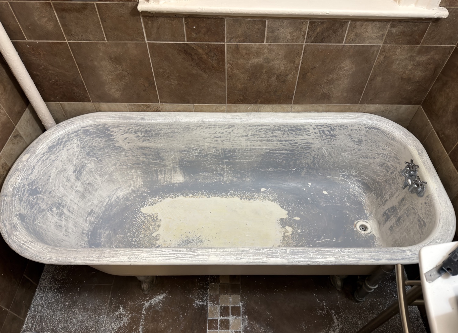 Bathtub before refinishing