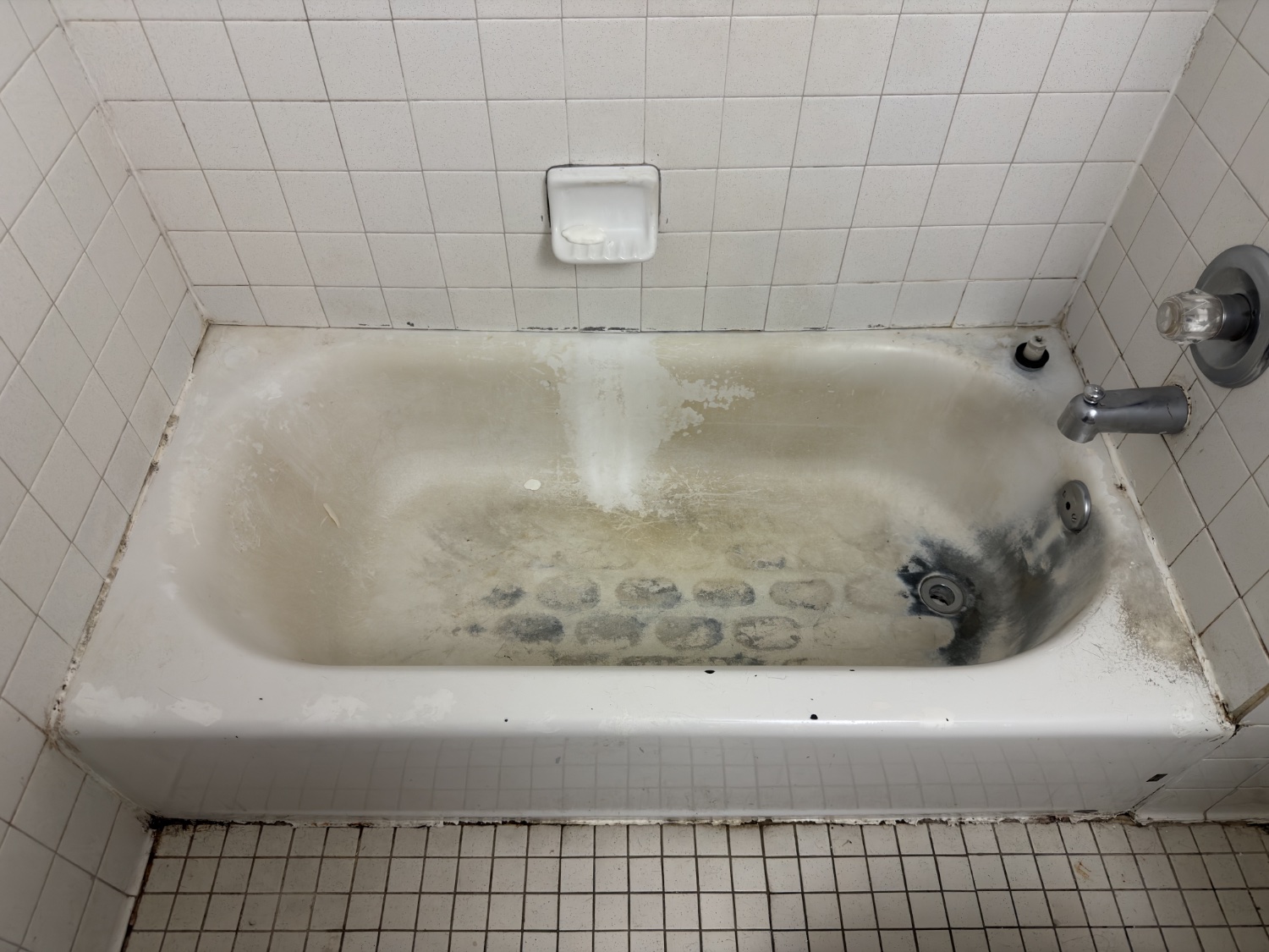 Bathtub before refinishing